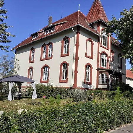 In Reinhardswald Bei Sababurg, Cleaning Included